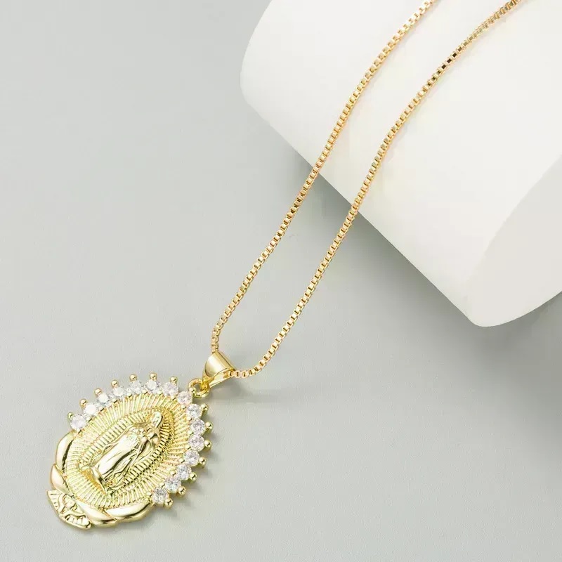 Collier Médaillon Vierge Marie - Doré / Type3